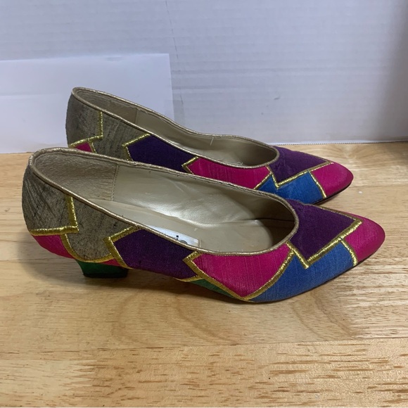 Capezio Shoes - Vintage Women Tahití CAPEZIO 7.5 Multicolored Fabric 2" Kitten Heel Pumps